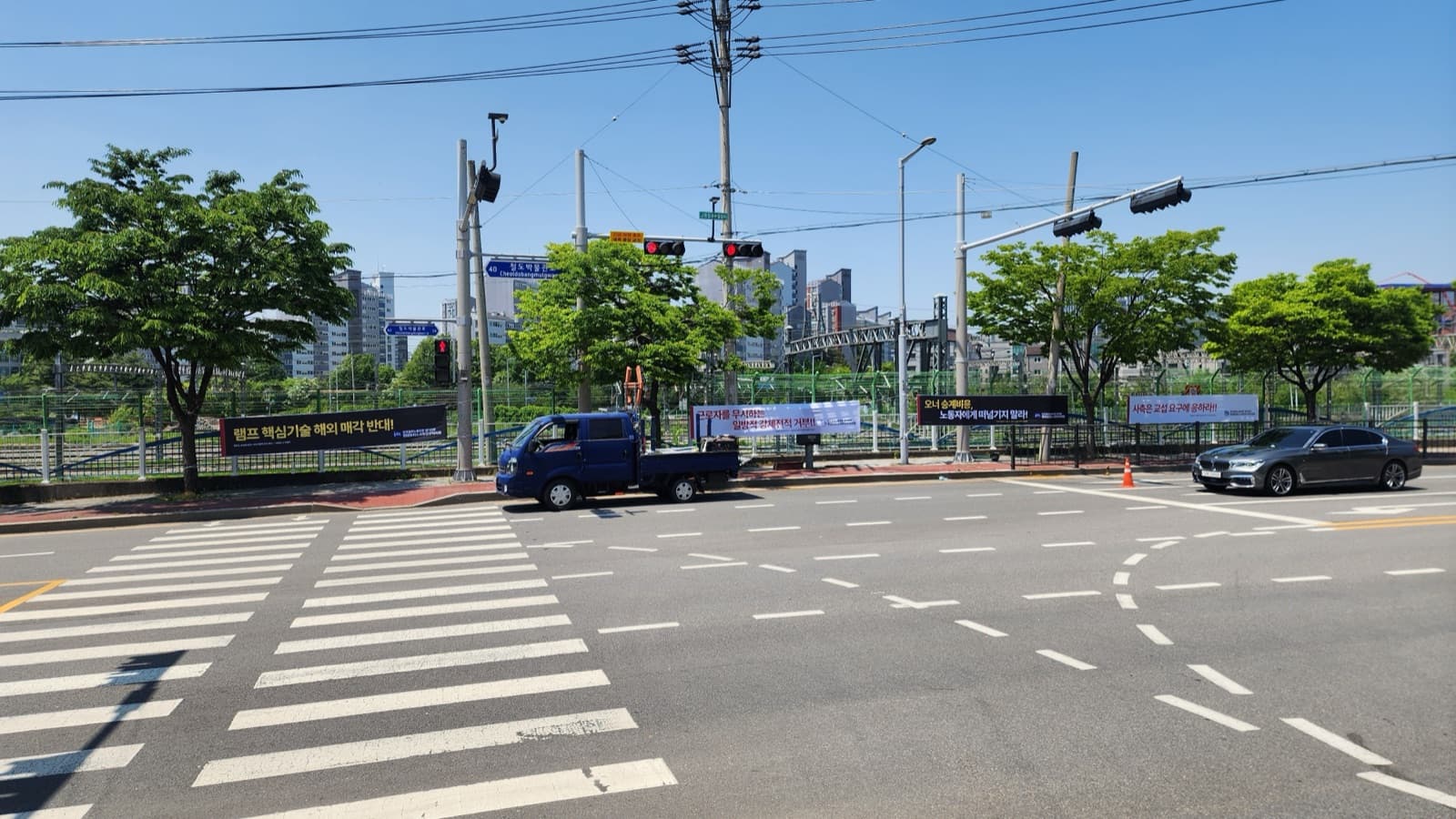 의왕연구소 서문 사거리 다른 각도에서 본 현수막