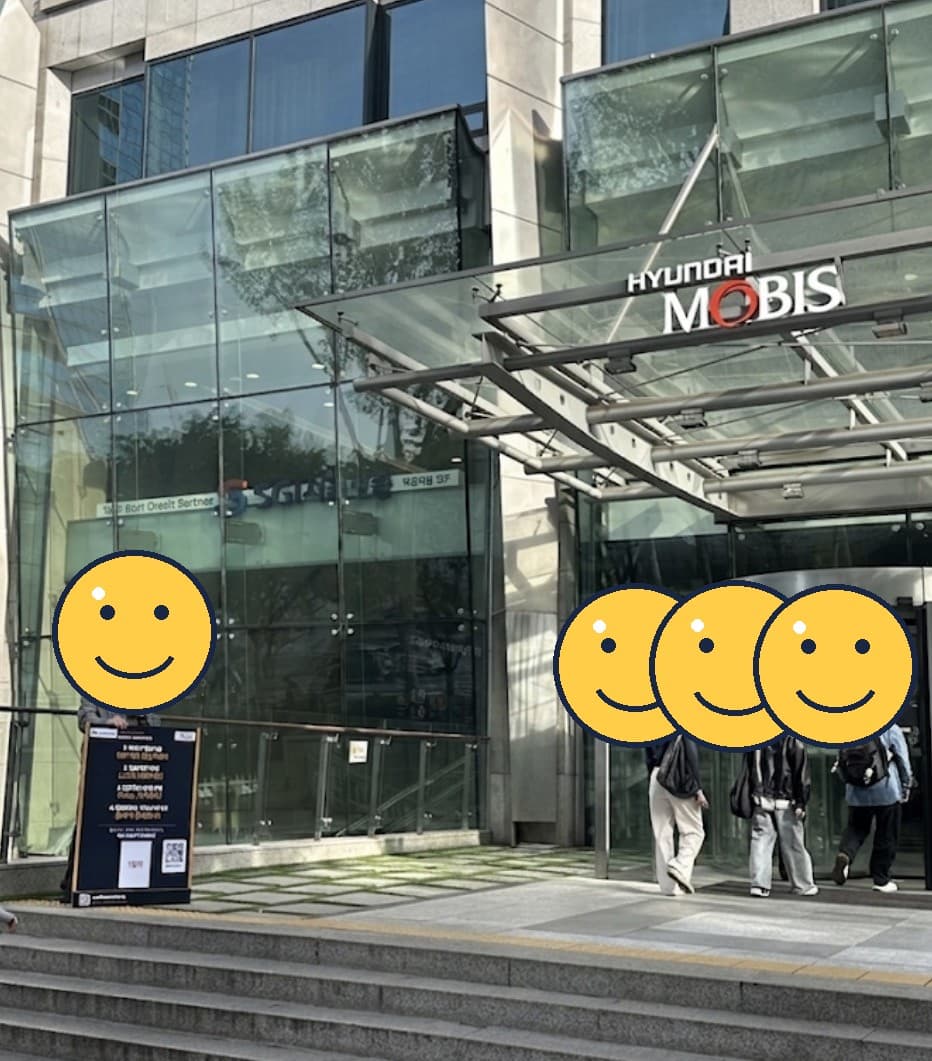 현대모비스 본사 출입구 앞 램프사업부 매각 반대 1인시위 전경